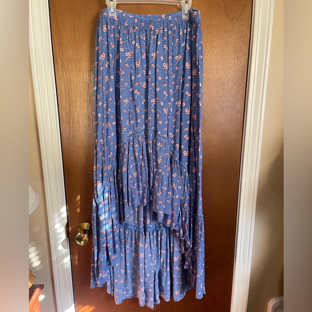 American eagle floral dipped hem skirt